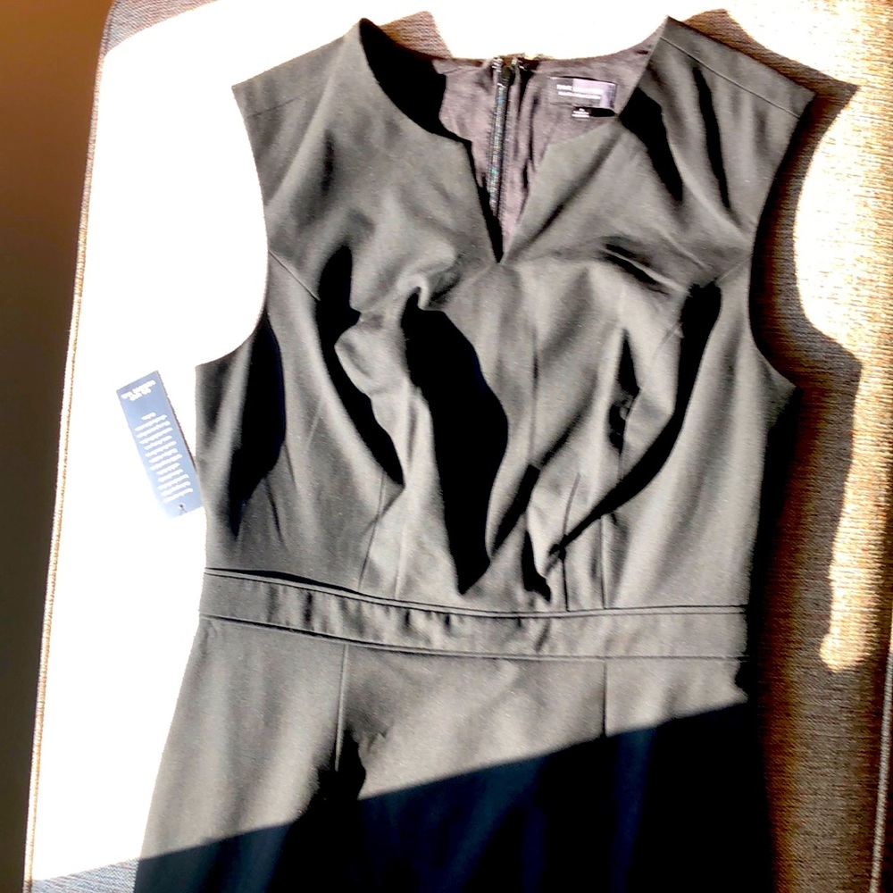 Black sleeveless dress